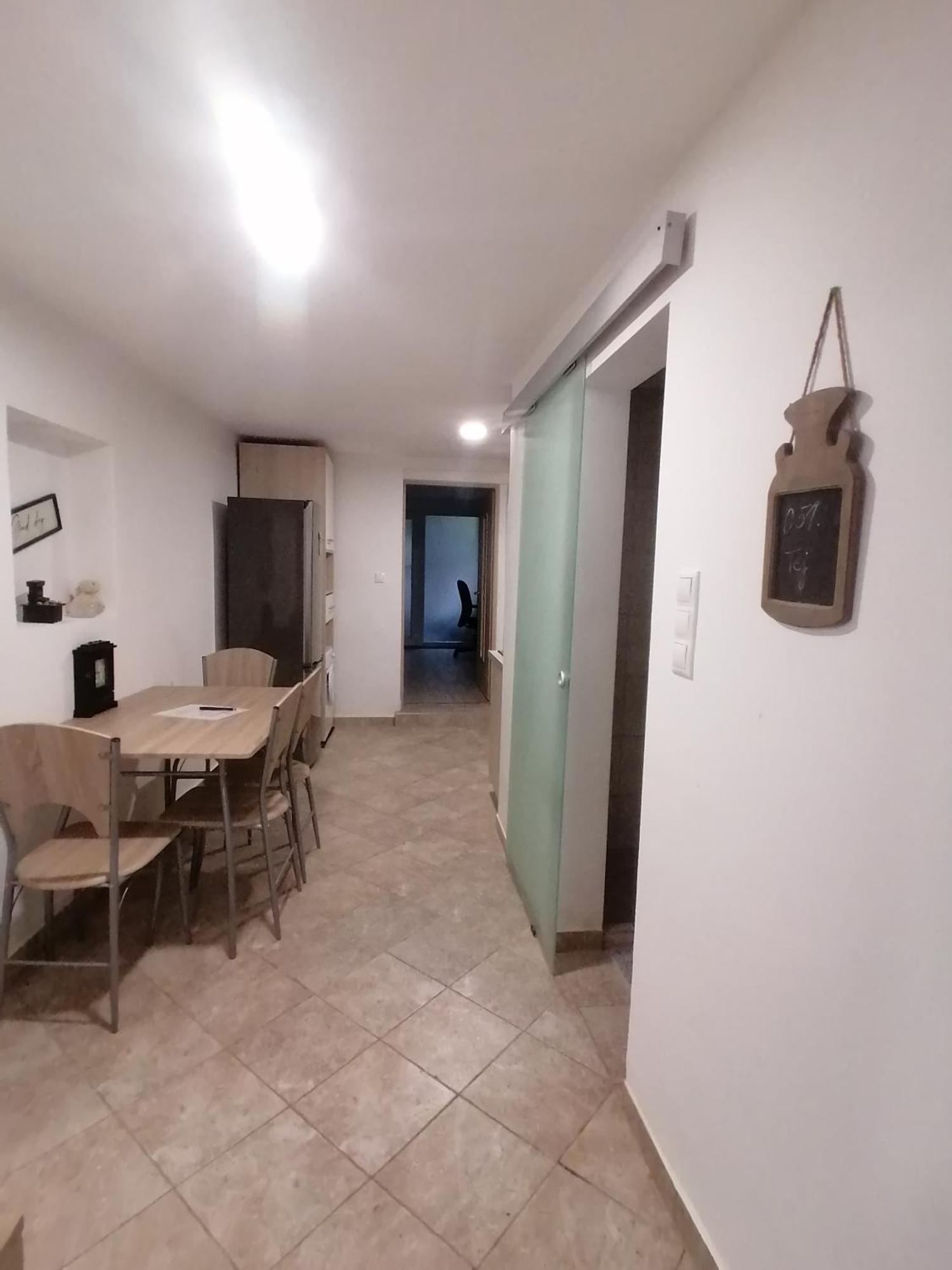 Ujkapu Sunshine Apartments Gyor Bilik gambar