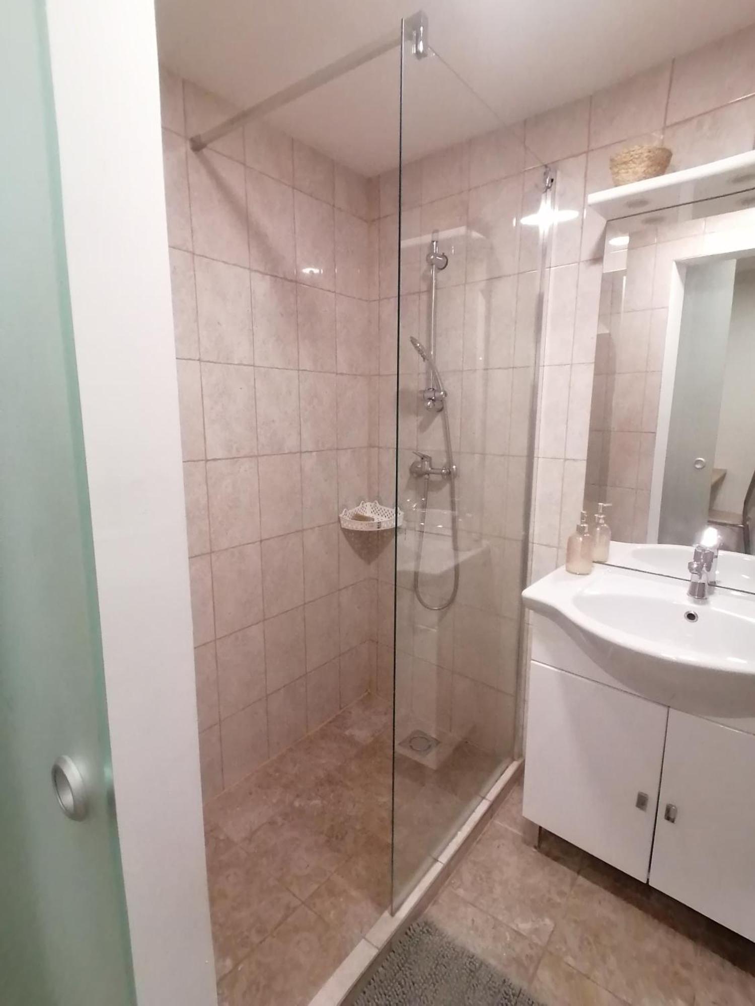 Ujkapu Sunshine Apartments Gyor Bilik gambar