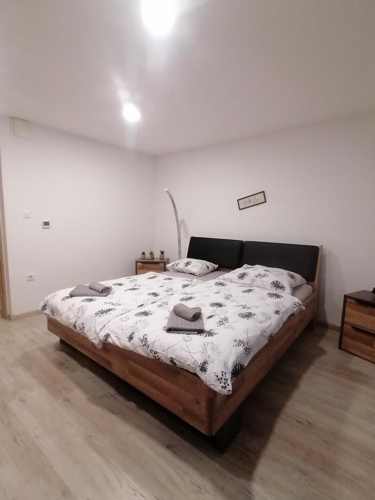 Ujkapu Sunshine Apartments Gyor Bilik gambar