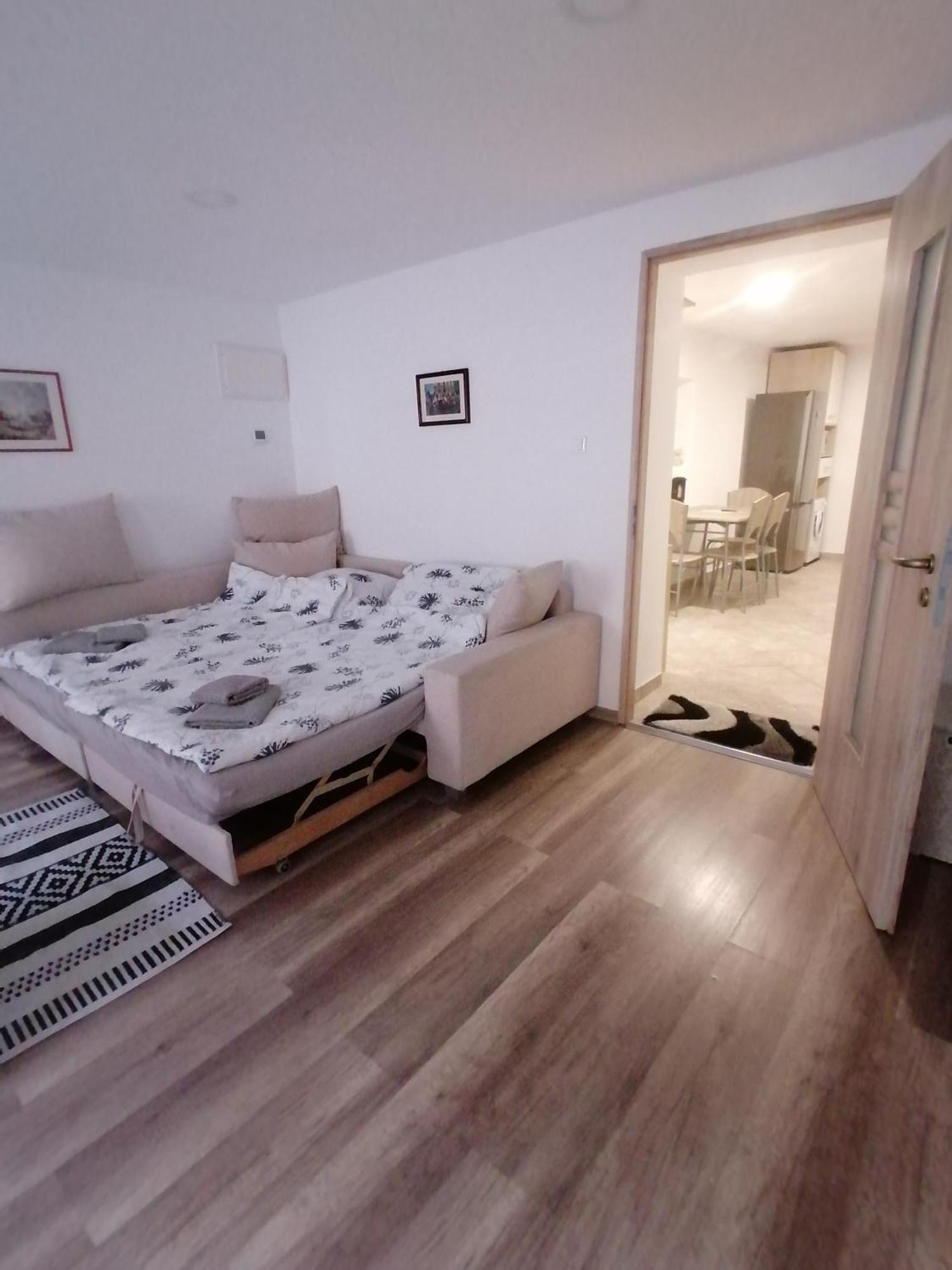 Ujkapu Sunshine Apartments Gyor Bilik gambar